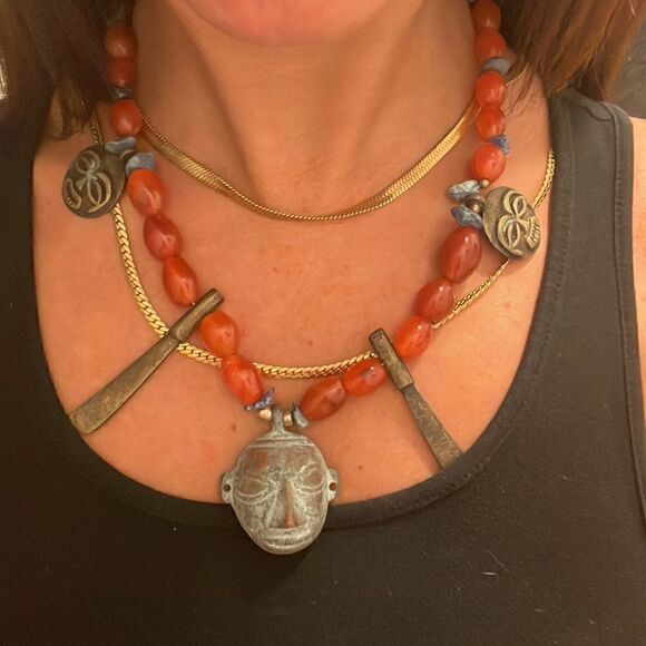 Red Beaded Necklace Metal Tribe Pendants VINTAGE - Picture 4 of 4